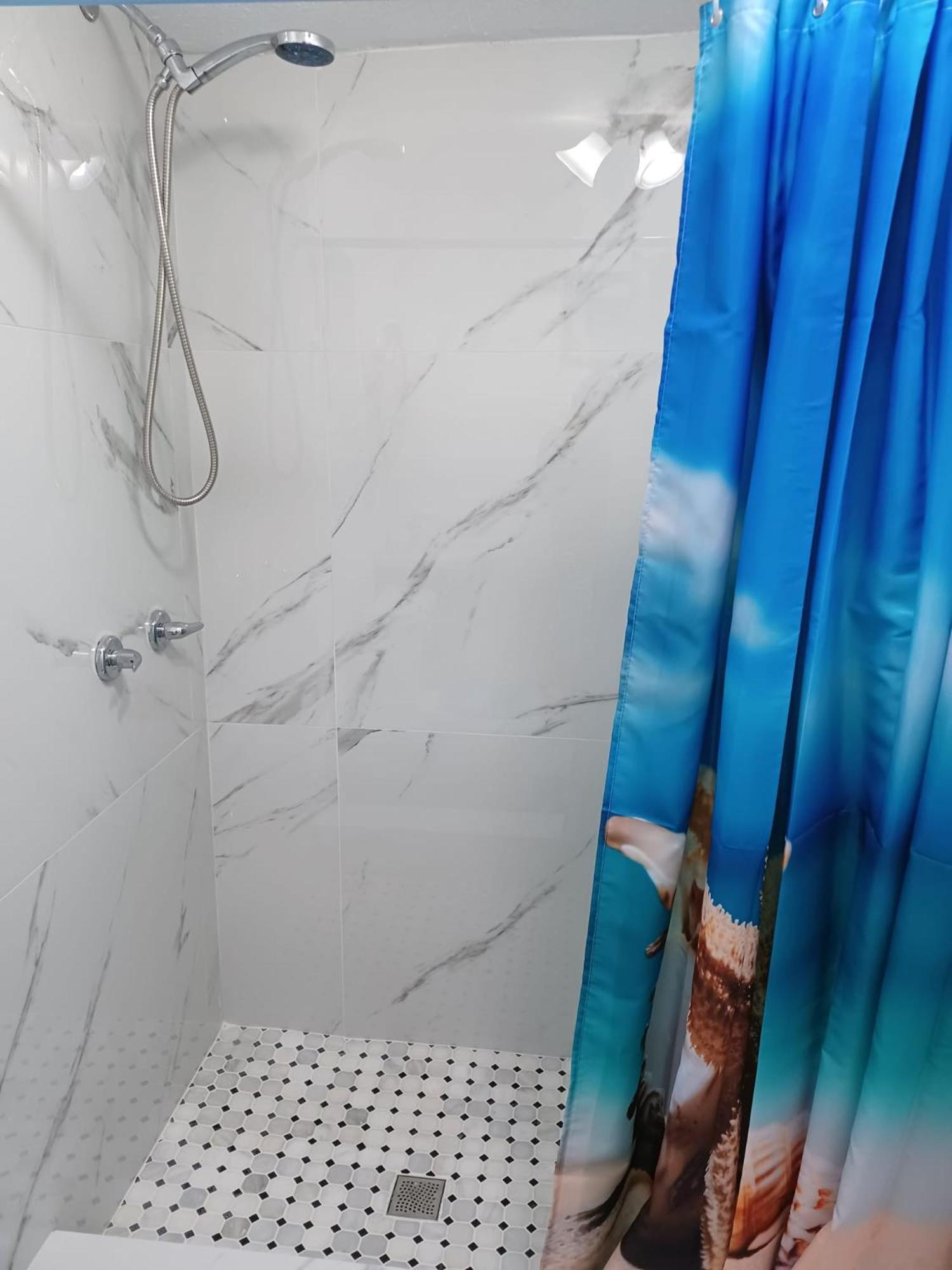 B5 Best Value On Private Bedroom With Private Bathroom In Little Havana, Miami Eksteriør billede